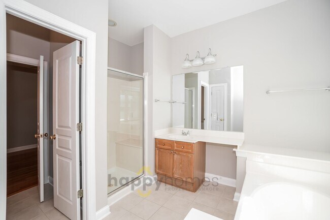 Building Photo - End-Unit Elegance on Daniel Island: 3 Bed, 3.5 Bath