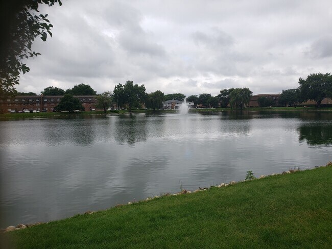 Building Photo - 9397 Bay Colony Dr