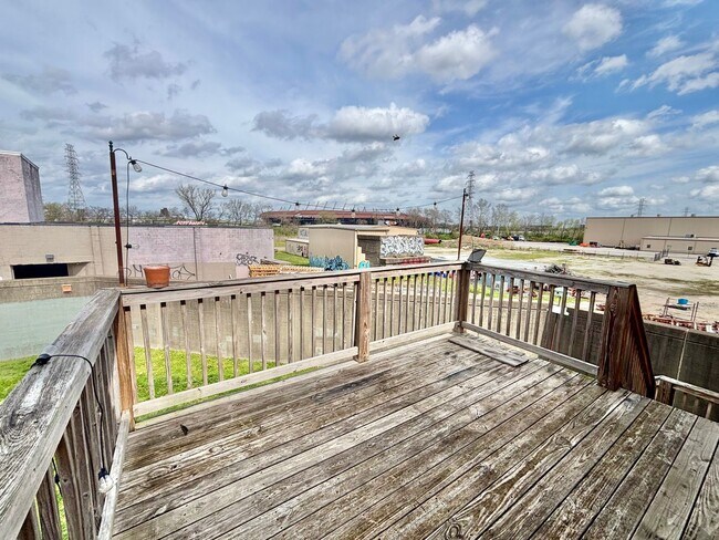 Building Photo - NuLu - Butchertown! Spacious 1BR in Historic District