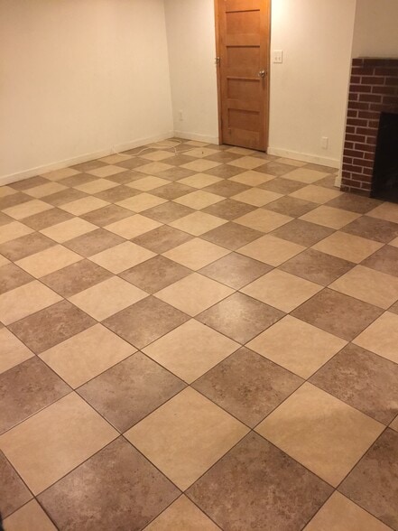 Building Photo - 13304 NE Glisan St