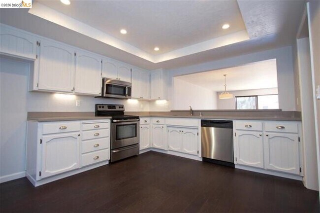 Building Photo - 2063 Sand Point Rd