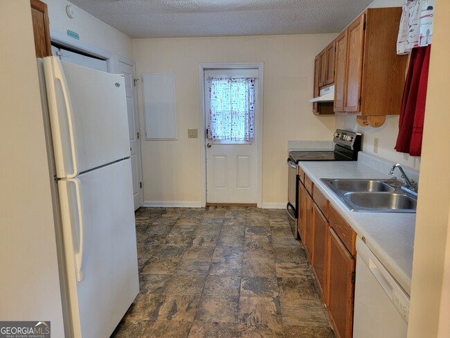 Building Photo - 104 Denhaven Dr
