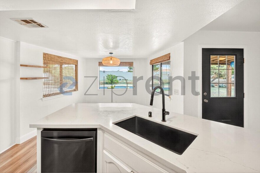 Building Photo - 7211 Amanda Way