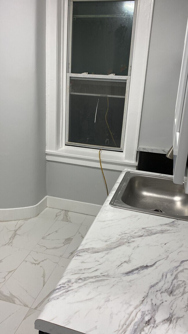 Building Photo - 192 Carroll St