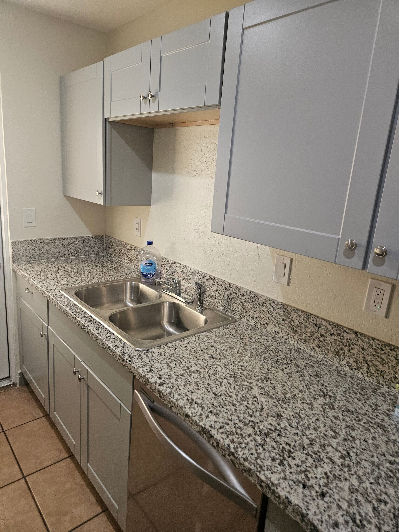 Building Photo - 9628 N 13th St