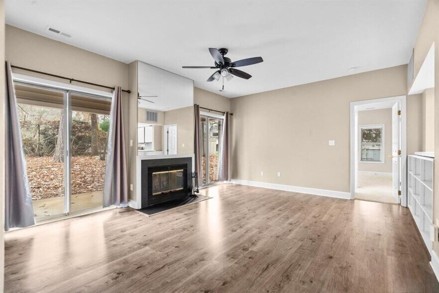 Building Photo - 6121 Sunpointe Dr
