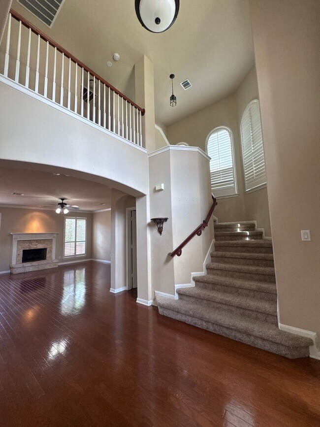 Building Photo - Gorgeous 4 BD | 3.5 BA | 2 CAR GARAGE Available in Sonoma Ranch Helotes! Move in Ready July 2026!