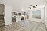 Building Photo - Adorable Townhome in South Meridian