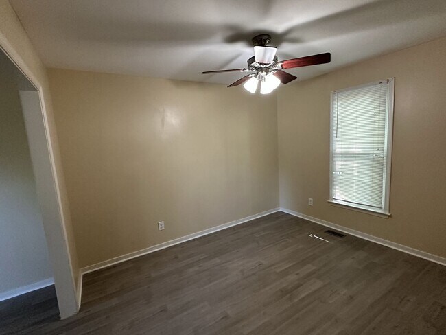 Building Photo - For Rent: Charming 4-Bedroom Colonial in C...