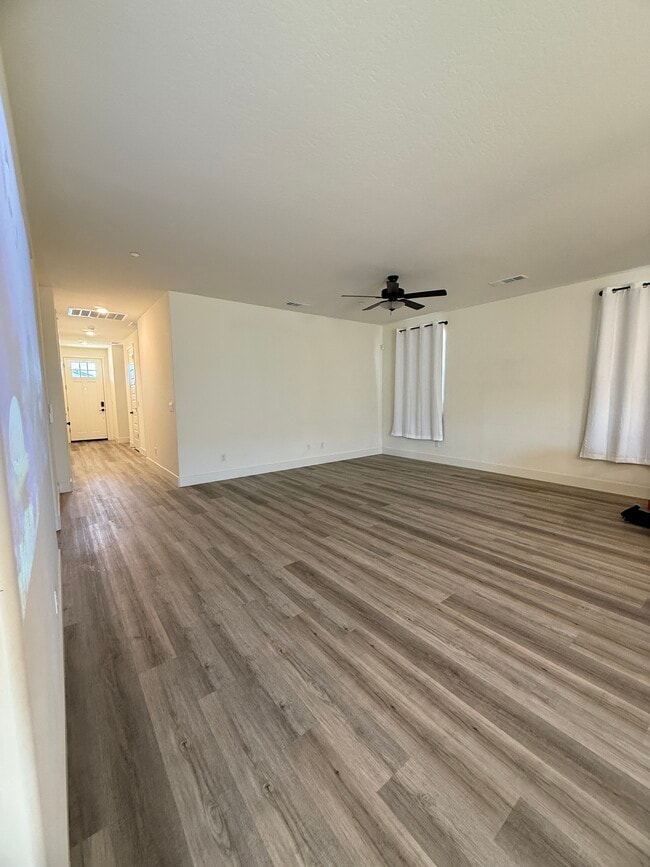 Building Photo - 402 Broadstone Ct