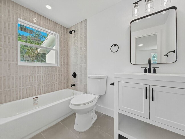 Building Photo - Spacious and Updated Home in Tampa! Move-in Ready | 2bed-1bath