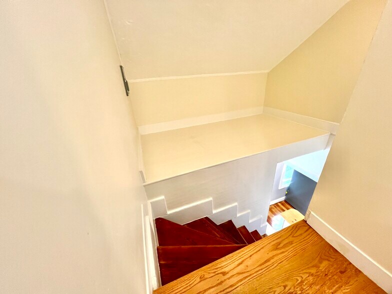 Building Photo - 57 Forest St