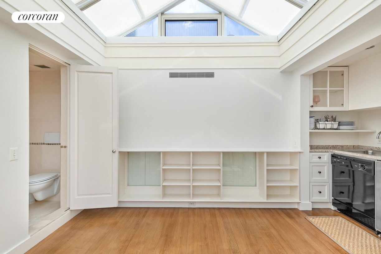 Building Photo - 37 W 87th St