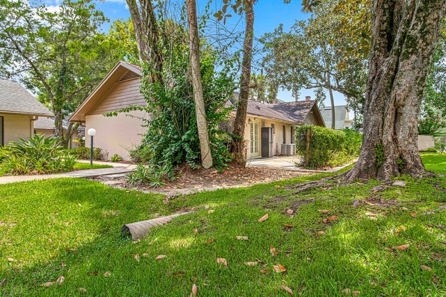 Building Photo - 810 SE 2nd St