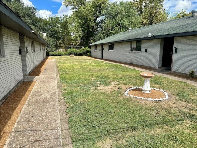 Building Photo - 5405 Suez St