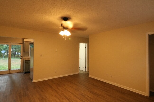 Building Photo - 4 Waldron Ln