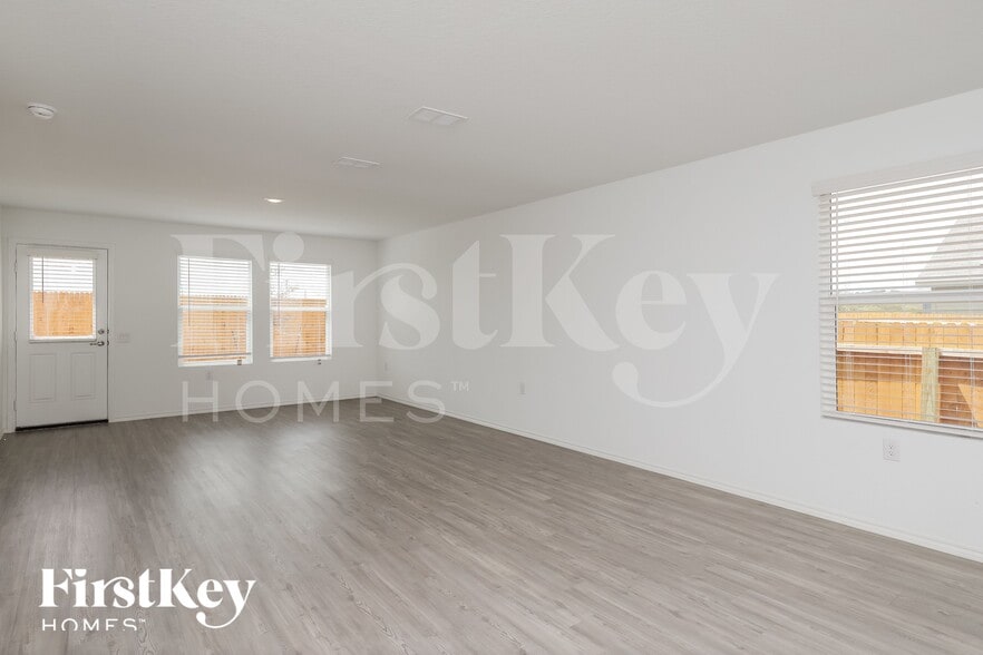 Building Photo - 4518 Emma Way