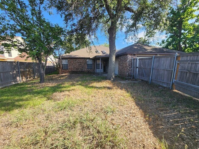 Building Photo - 7009 Christina Ln