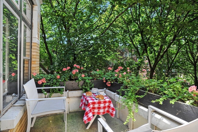 Building Photo - 2737 N Hampden Ct
