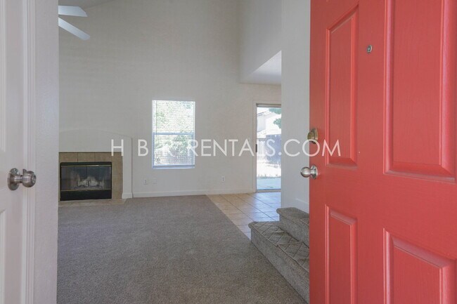 Building Photo - Charming 3-Bed, 2.5-Bath Home in One of Tr...