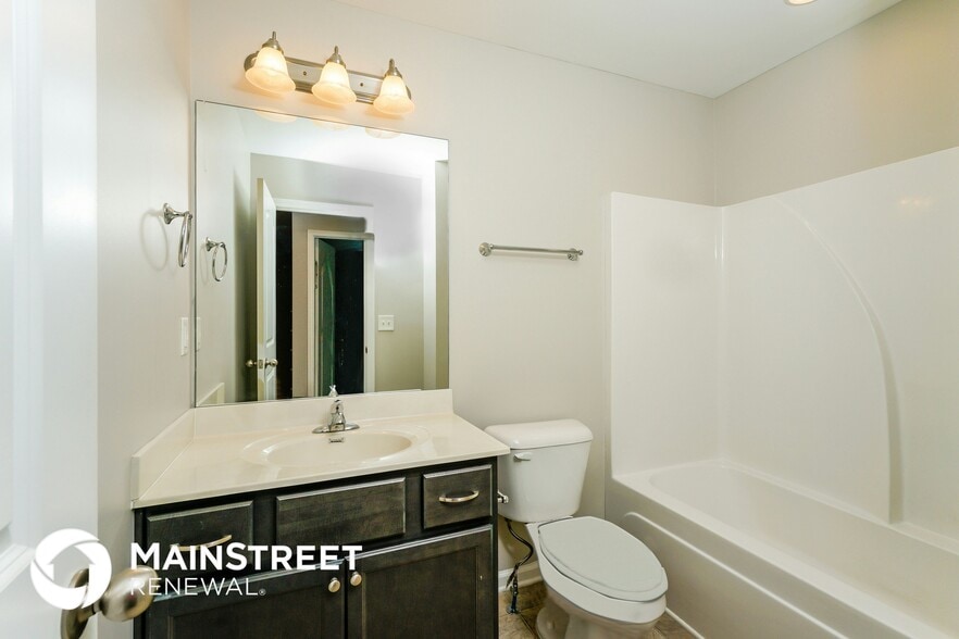 Building Photo - 1961 Drummond Dr