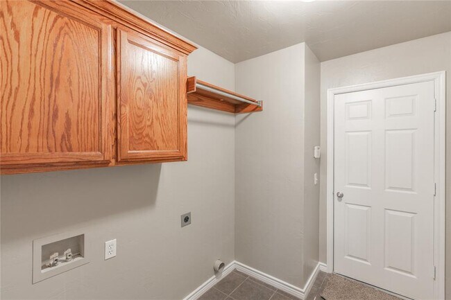 Building Photo - 8016 Breezewood Dr