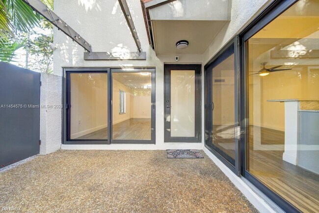 Building Photo - 3 br, 2.5 bath House - 4704 SW 67th Ave