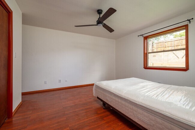 Building Photo - 2911 Avenida Alamosa