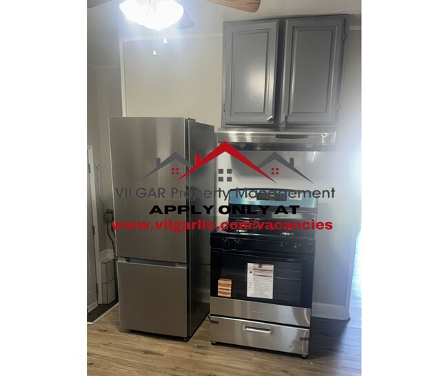 Building Photo - Step into comfort and convenience with this spacious 3-bedroom, 1-bathroom single-family home des...