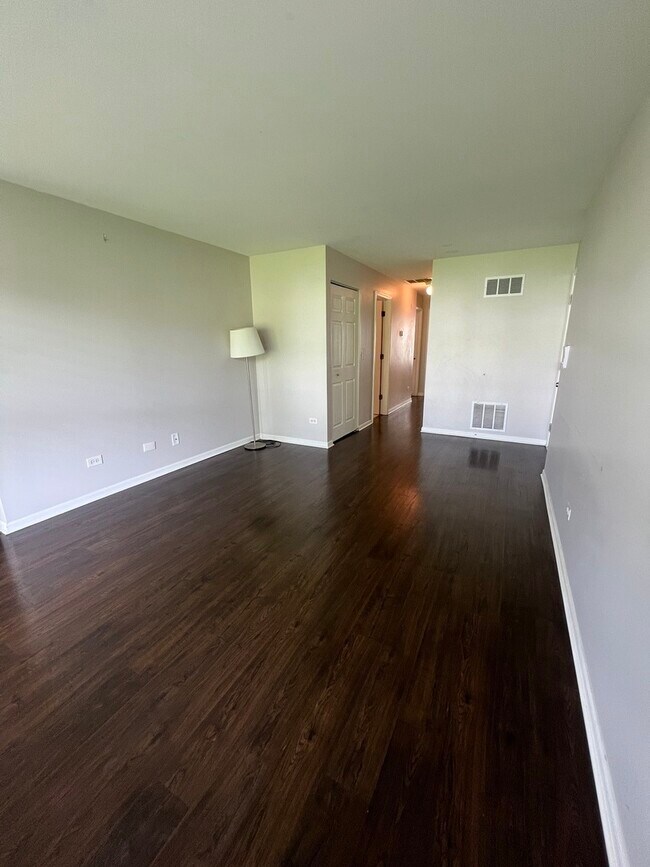 Building Photo - 358 Woodview Cir