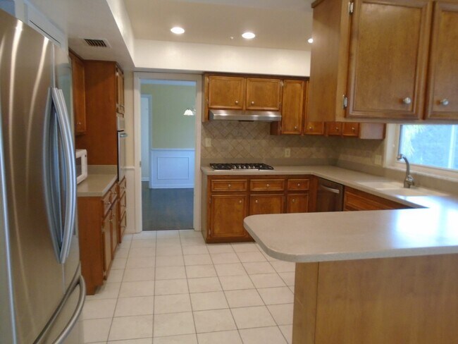 Building Photo - DOMMERICH AREA POOL HOME WITH POOL/LAWN IN...