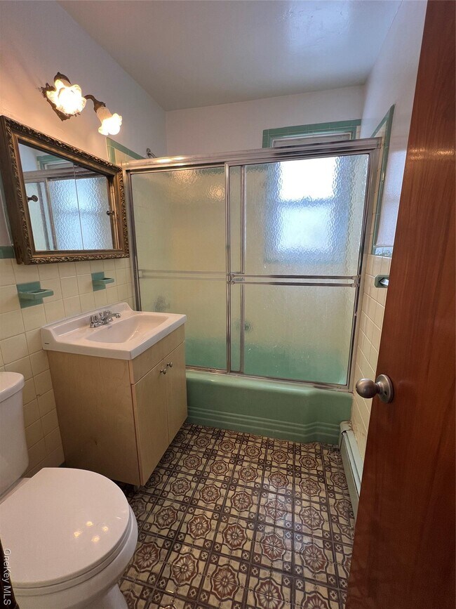 Building Photo - 92 Fir St