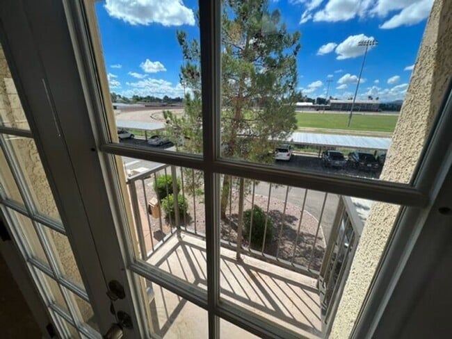 Building Photo - Pending/ Rented - One Bedroom Condo on Riv...