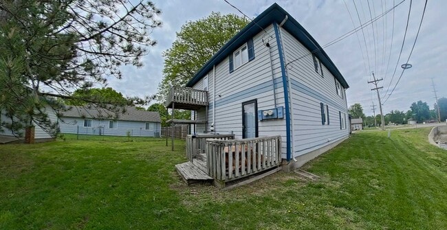 Building Photo - Cozy 2-Bed Home with Attached Garage - Available June 5th!