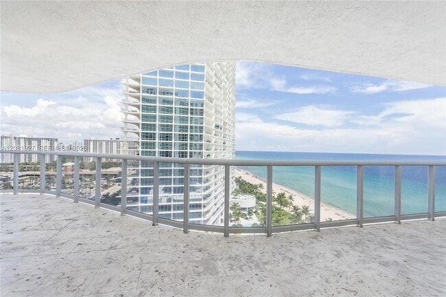 Building Photo - 16711 Collins Ave