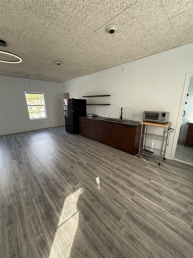 Building Photo - 618 E 16th St