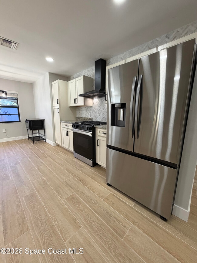 Building Photo - 845 Juniper Cir