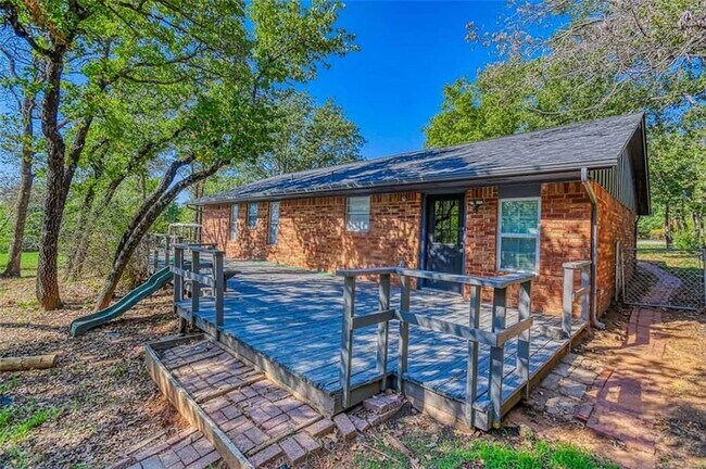 Building Photo - 211 Bumgarner Ave