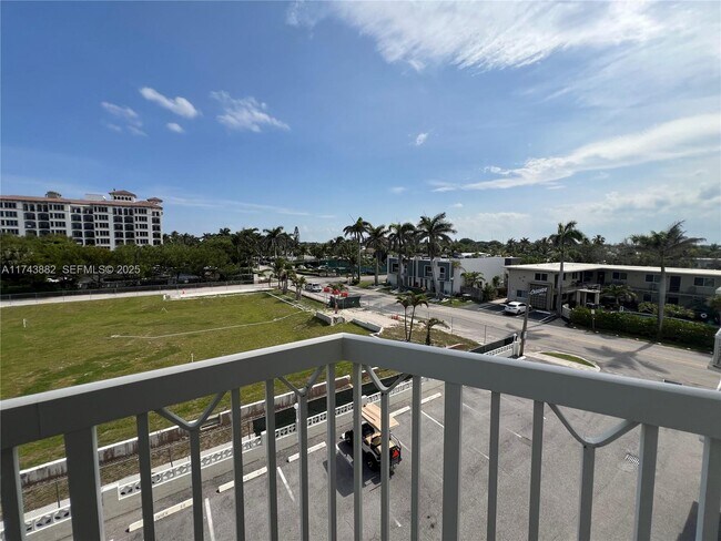 Building Photo - 125 S Ocean Ave