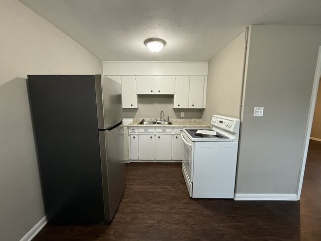 Building Photo - 15 Hollis St