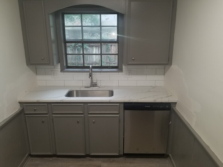 Building Photo - 203 bent creek circle south