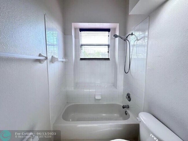 Building Photo - 2811 Serenity Cir S
