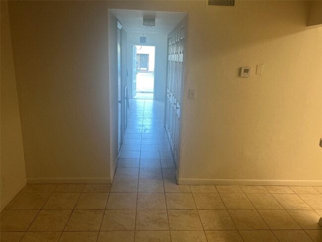 Building Photo - 6548 SW 41st St