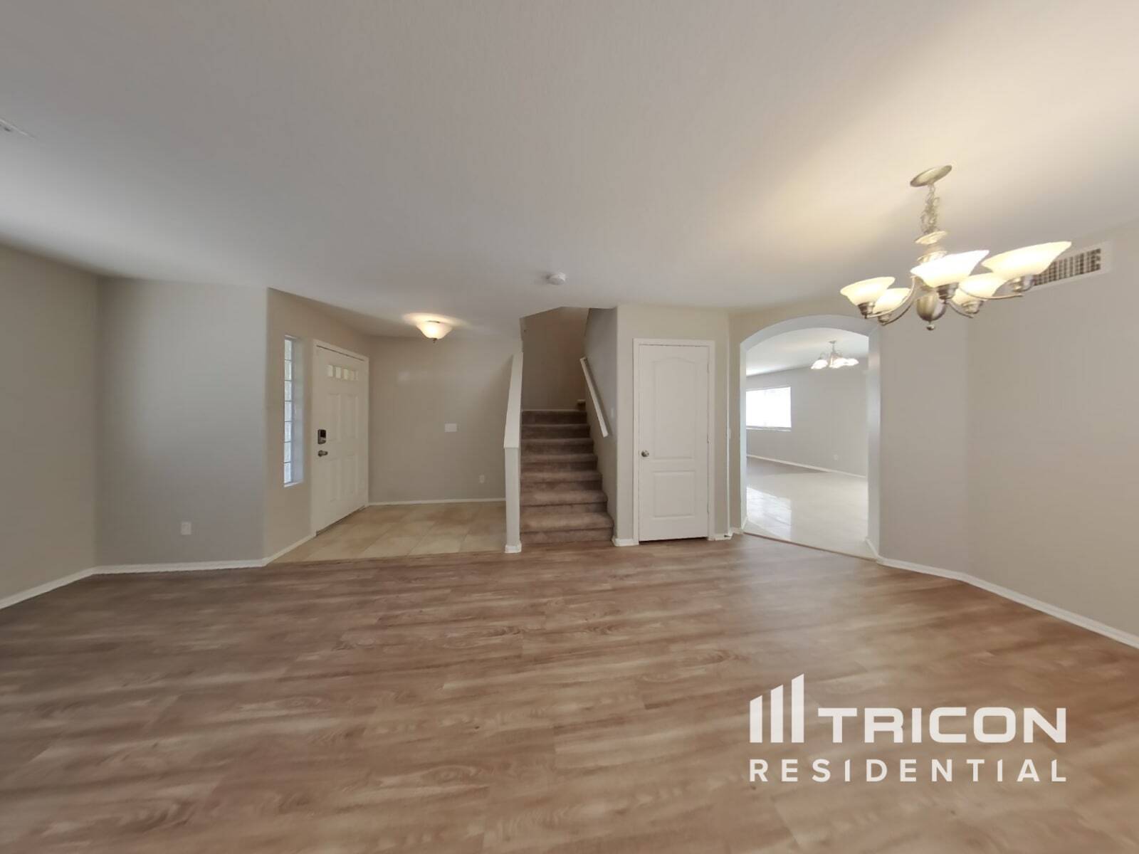 Building Photo - 655 E Lovegrass Dr