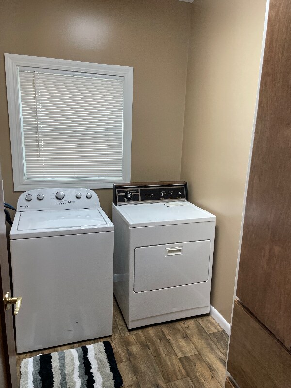 Building Photo - 915 1st St W