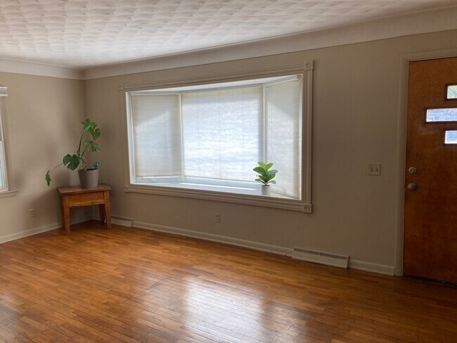 living room - 422 W Melody Ave