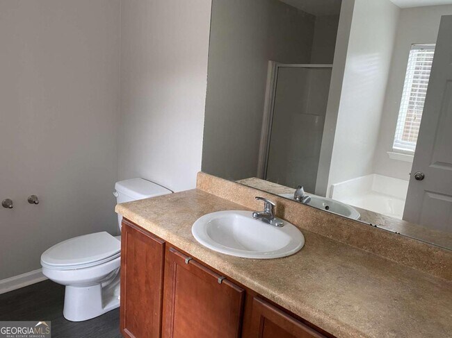 Building Photo - 701 Walnut Woods Dr