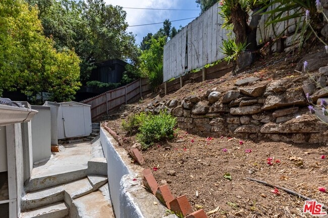 Building Photo - 2147 N Beverly Glen Blvd