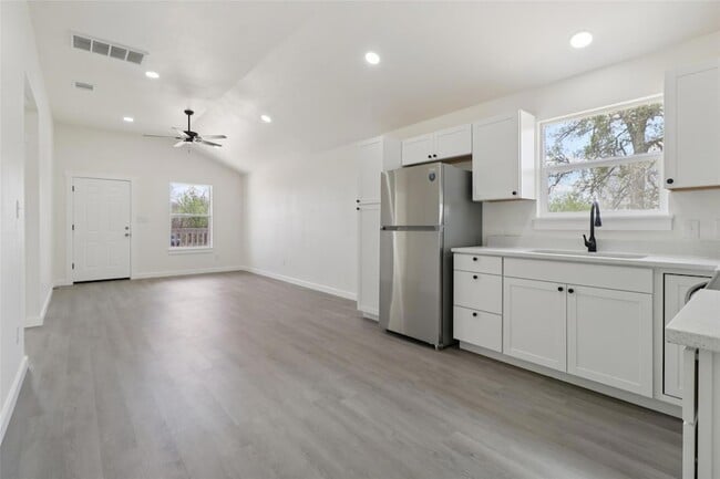 Building Photo - 1087 Schubert Ln