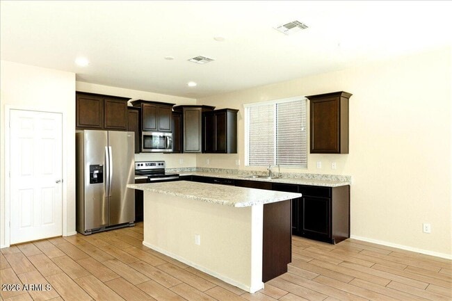 Building Photo - 7119 W Golden Ln